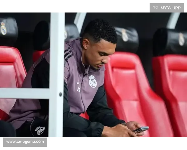 阿诺德获教练阿韦洛亚全力支持，澄清离队流言